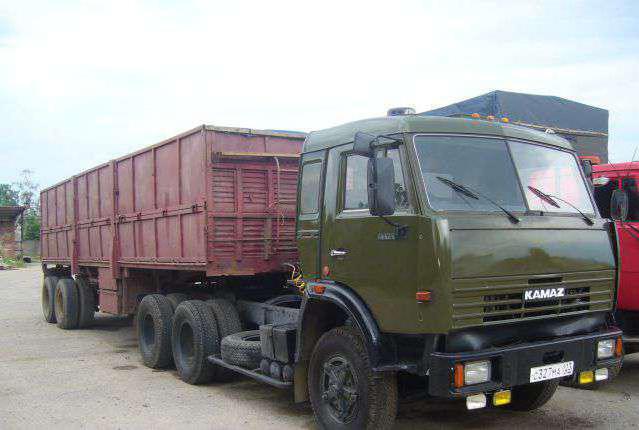 Kamaz अर्ध ट्रेलर