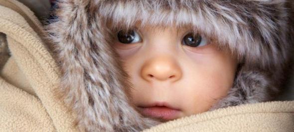 सर्दियों में एक नवजात शिशु पोशाक कैसे करें, ताकि यह ठंडा न हो?
