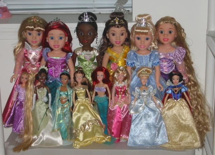 डिज्नी गुड़ियों एक परी कथा देश की राजकुमारी क्यों हैं?