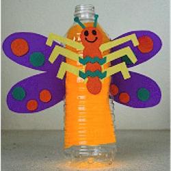प्लास्टिक की बोतलों से मधुमक्खी अपने फूलों के बगीचे को सजाएंगे