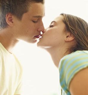 एक लड़के को सही तरीके से कैसे चुम्बन करें