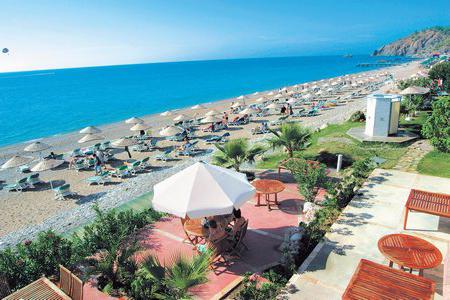 रेत के समुद्र तट वाले केमेर होटल में मनोरंजन के लिए चुना जा सकता है